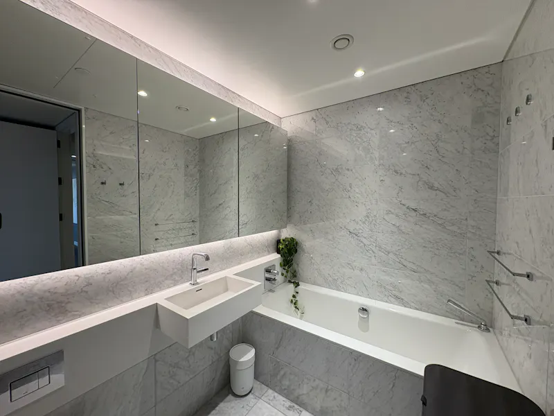 Bathroom at Waterloo modern apartment, F1270 (photo 20)