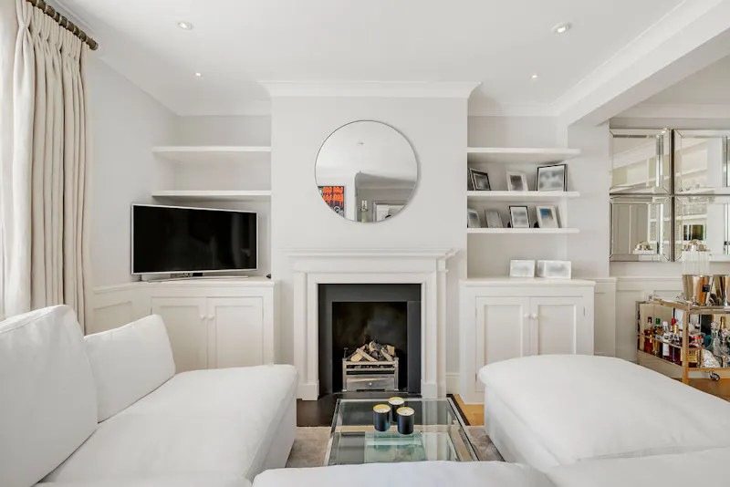 Fireplace at Luxury Parsons Green home, B2109 (photo 11)