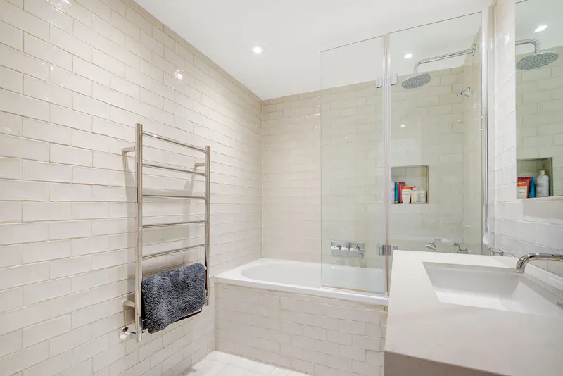 Bathroom at Luxury Parsons Green home, B2109 (photo 19)