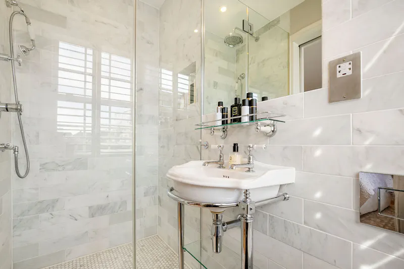 Shower at Luxury Parsons Green home, B2109 (photo 25)