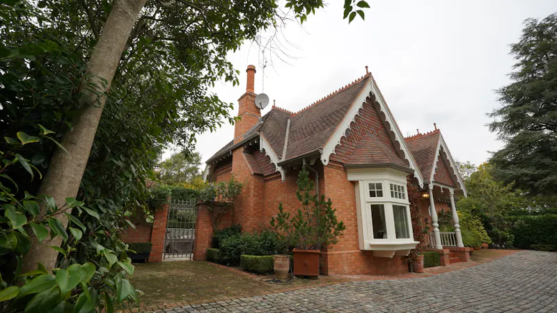 Modern Victorian Coach House, B2107 (photo 35)