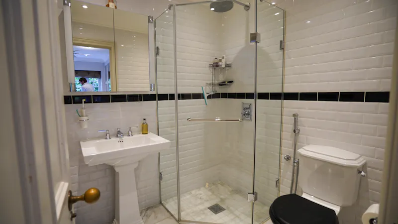 Bathroom at Modern Victorian Coach House, B2107 (photo 11)