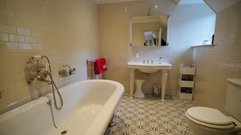 Bath - rolltop at Modern Victorian Coach House, B2107 (photo 13)