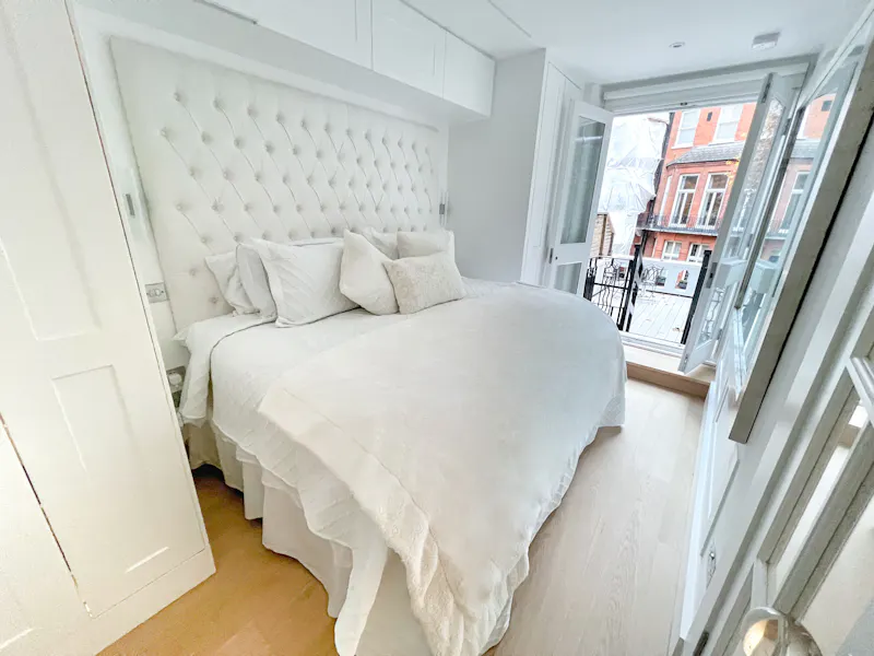 Bedroom at Elegant Knightsbridge Flat, F1263 (photo 12)