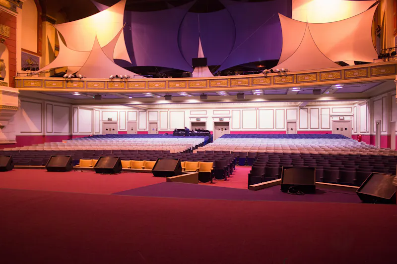 Art Deco Islington Auditorium, R882 (photo 8)