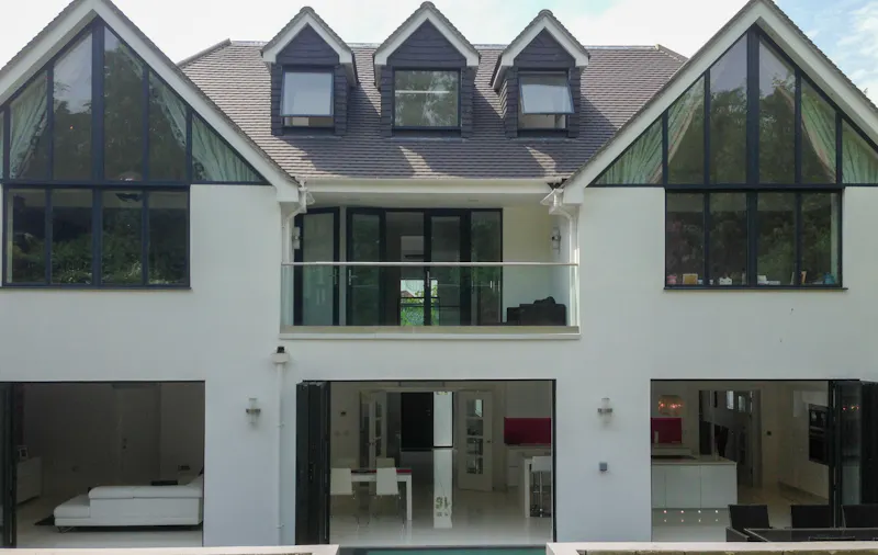 Large Modern Mill Hill Home, K381 (photo 31)