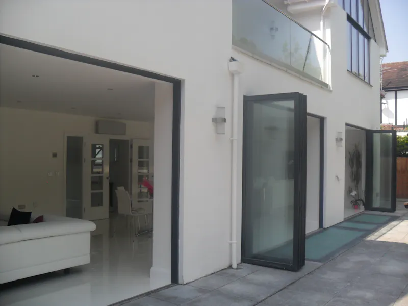 Large Modern Mill Hill Home, K381 (photo 26)