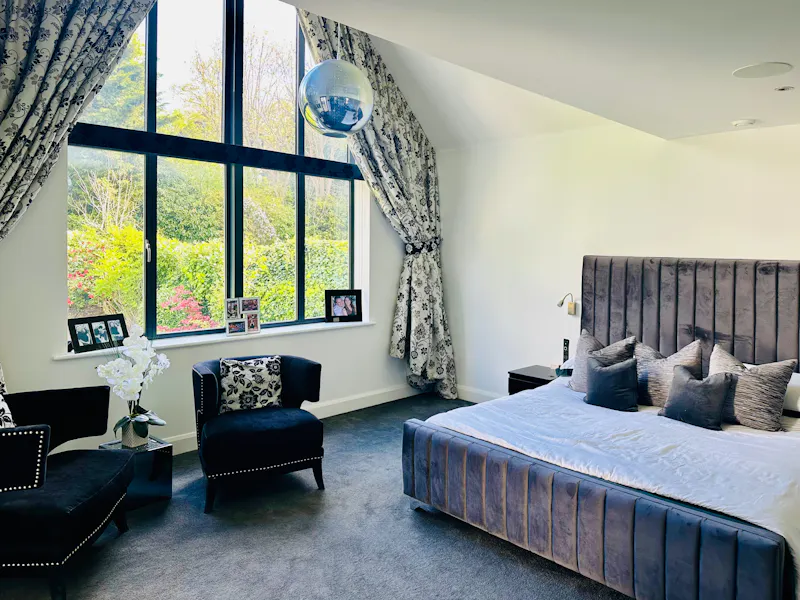 Large Modern Mill Hill Home, K381 (photo 15)
