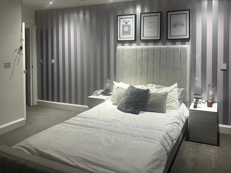 Bedroom at Large Modern Mill Hill Home, K381 (photo 21)