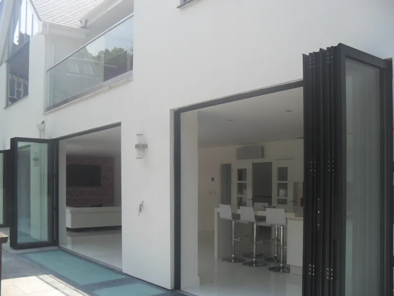 Large Modern Mill Hill Home, K381 (photo 27)