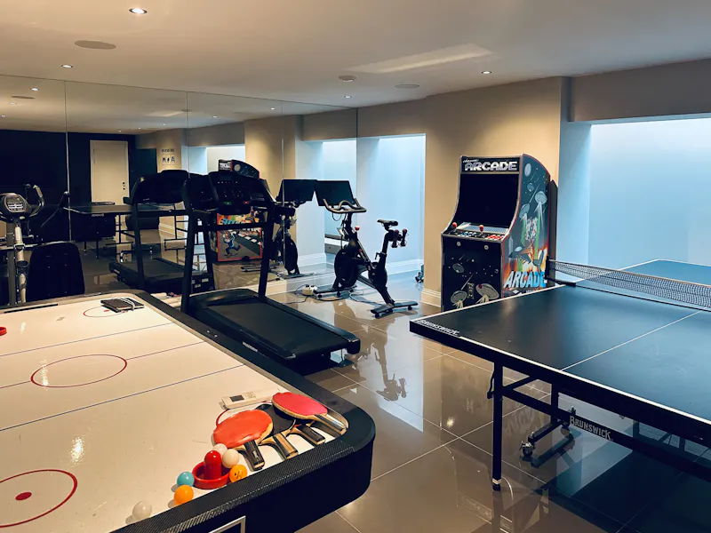 Games room at Large Modern Mill Hill Home, K381 (photo 10)