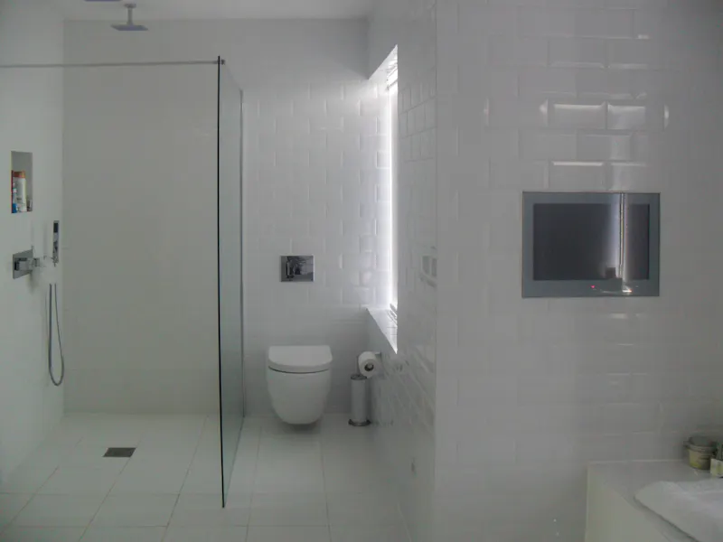 Large Modern Mill Hill Home, K381 (photo 18)