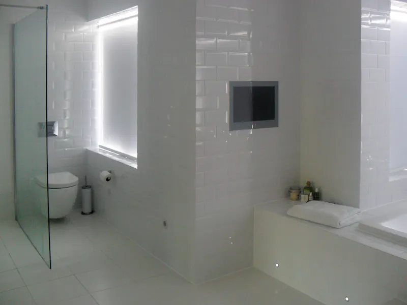 Bathroom at Large Modern Mill Hill Home, K381 (photo 17)