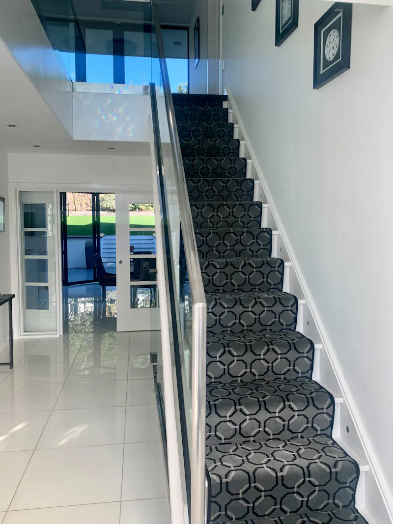 Entrance hall at Large Modern Mill Hill Home, K381 (photo 2)