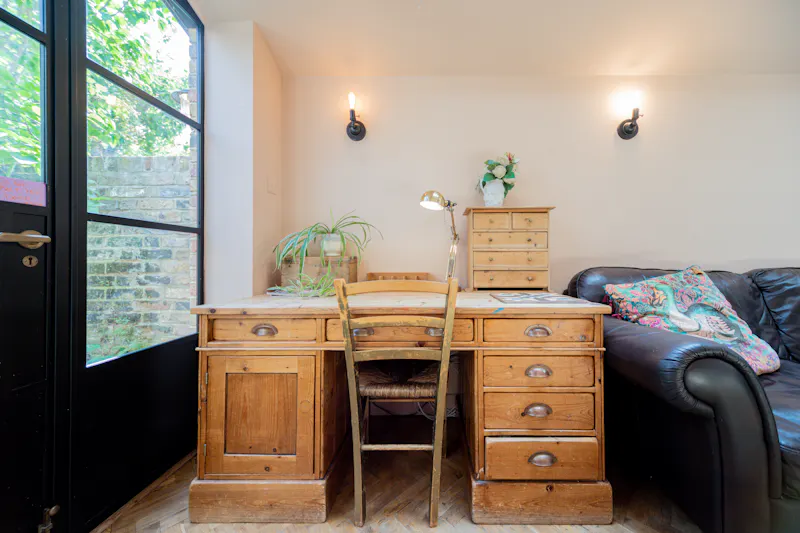 Study at White City Victorian apartment, B2111 (photo 9)