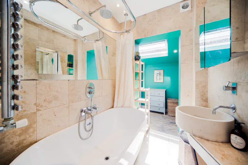 Bath at White City Victorian apartment, B2111 (photo 13)
