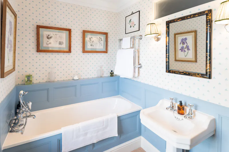 Bathroom at Stunning Georgian style home, D2861 (photo 27)