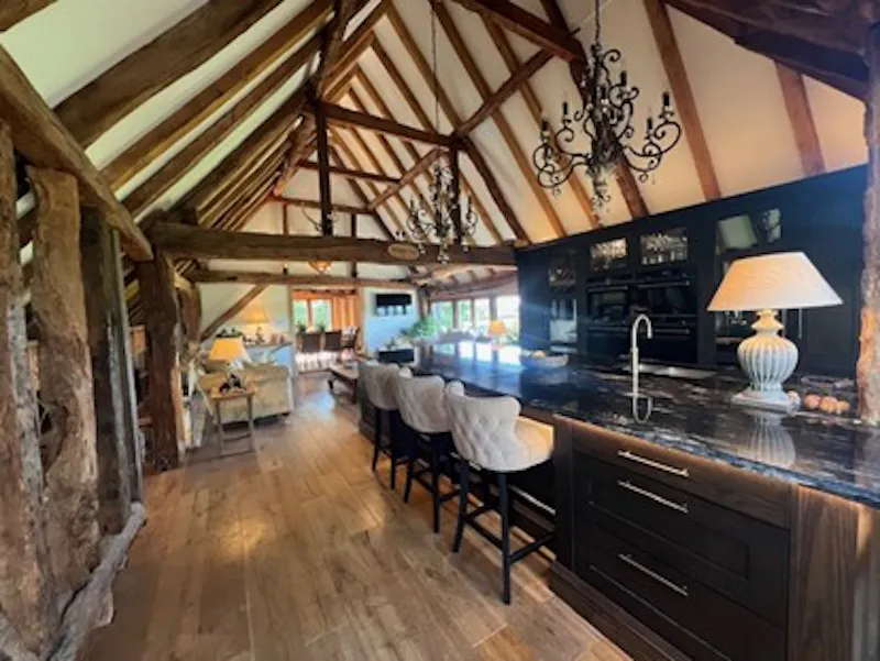Limpsfield family barn home, D2850 (photo 6)