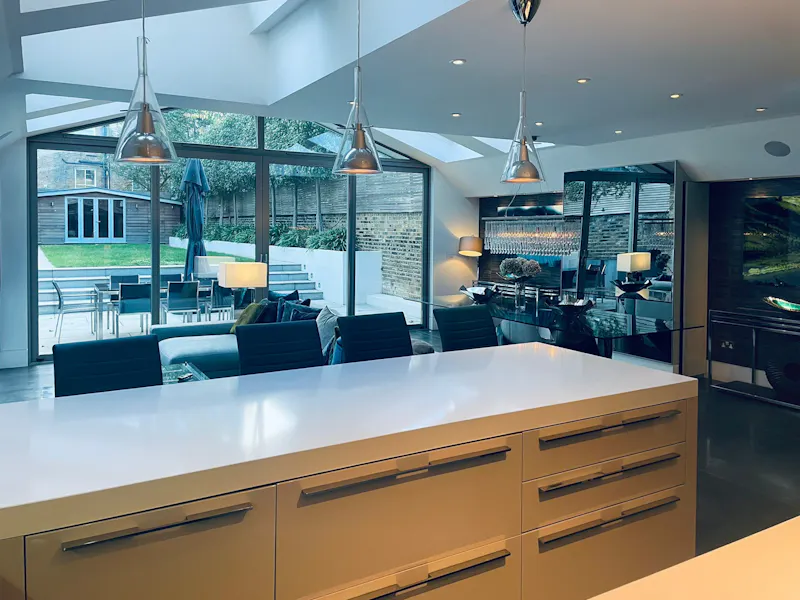 Kitchen at Sleek Fulham Townhouse, B2110 (photo 4)