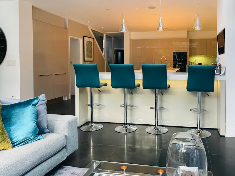 Kitchen at Sleek Fulham Townhouse, B2110 (photo 11)