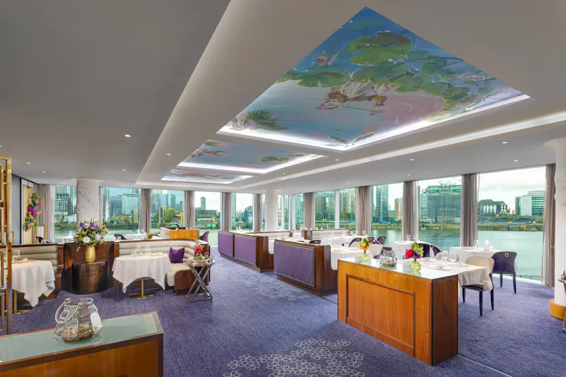 Dining room at Greenwich Peninsula luxury hotel, R883 (photo 7)