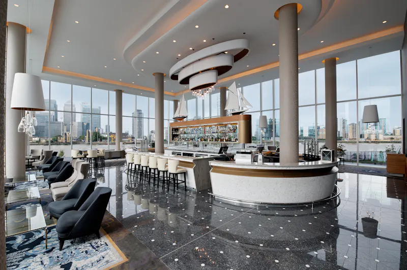 Floor - tiled at Greenwich Peninsula luxury hotel, R883 (photo 2)