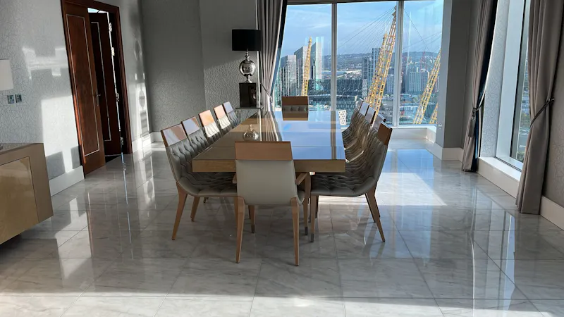 Floor - tiled at Greenwich Peninsula luxury hotel, R883 (photo 26)