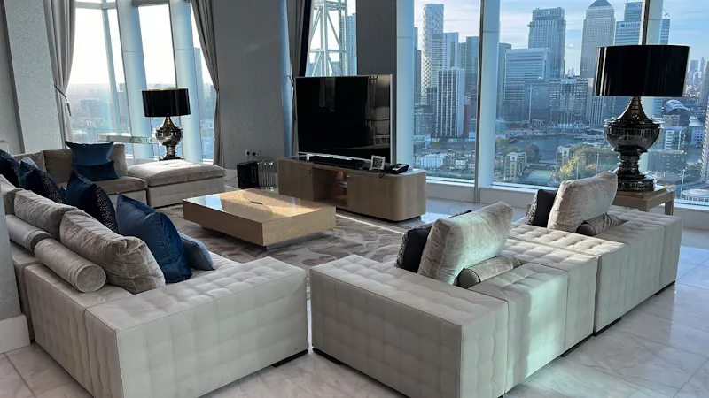 Living Room at Greenwich Peninsula luxury hotel, R883 (photo 29)