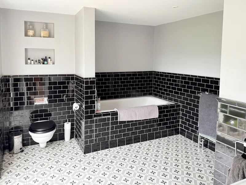 Bath at  Hatfield Mansion Conversion, A1683 (photo 38)