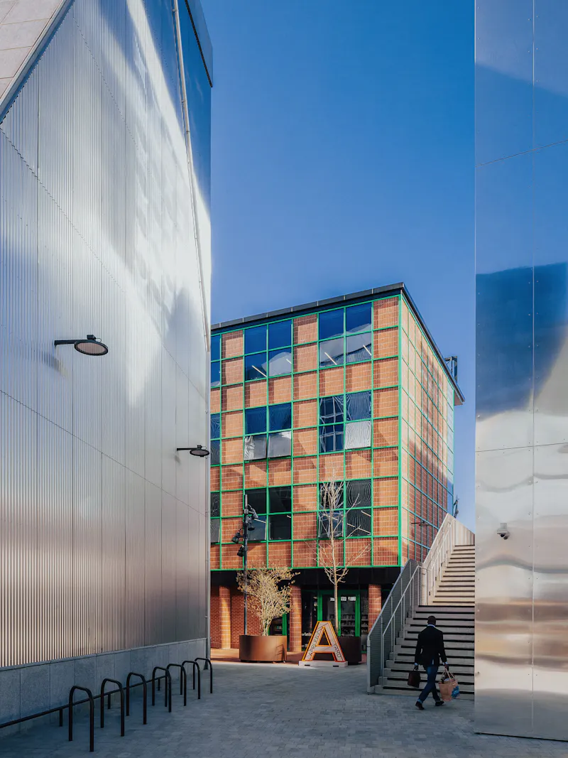 Architect designed London hub, N568 (photo 22)