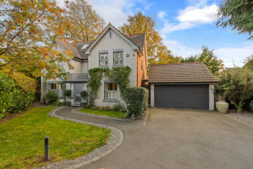Renovated Claygate Home, D2851
