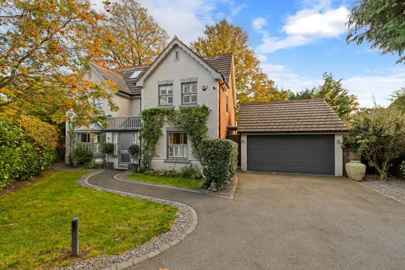Renovated Claygate Home, D2851 (photo 1)