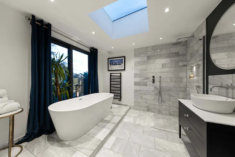 Bath at Renovated Claygate Home, D2851 (photo 35)