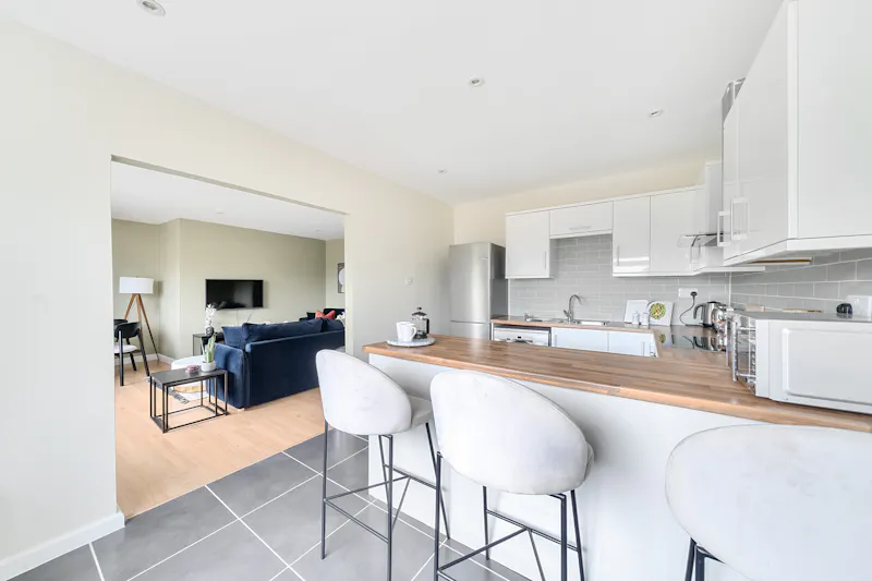 Light-filled Claygate Apartment, F1271 (photo 9)