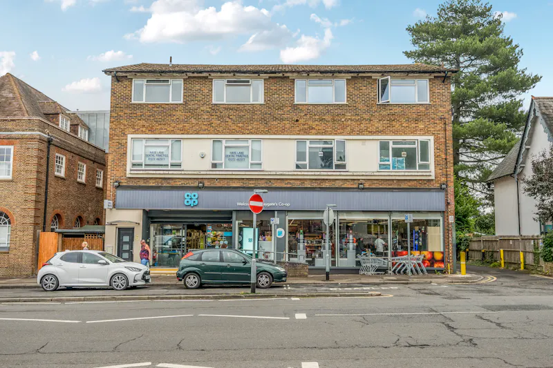 Light-filled Claygate Apartment, F1271 (photo 1)