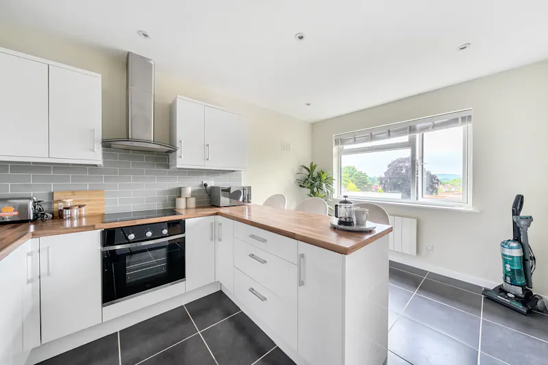 Light-filled Claygate Apartment, F1271 (photo 8)