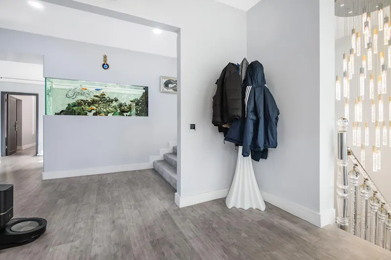 Entrance hall at Hadley Wood luxe home, D2854 (photo 3)