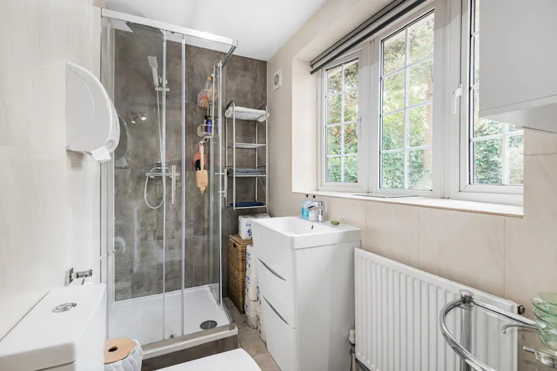 Bathroom at Hadley Wood luxe home, D2854 (photo 47)