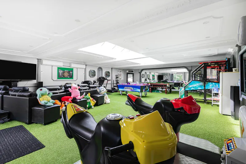 Games room at Hadley Wood luxe home, D2854 (photo 56)