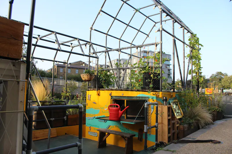 Garden at Regents Canal garden boat, HSE30 (photo 7)