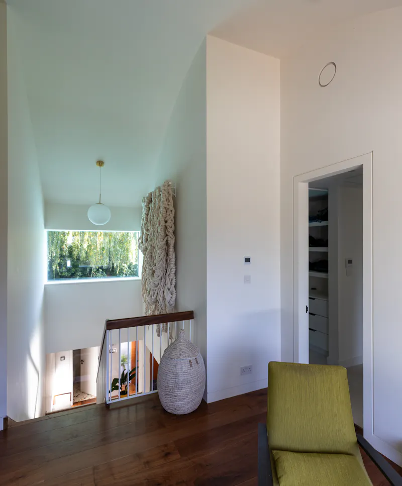 Landing at Mid-Century Dulwich home, D2855 (photo 26)