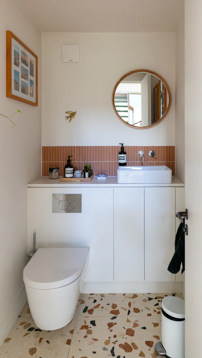 Bathroom at Mid-Century Dulwich home, D2855 (photo 36)