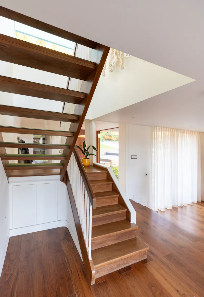 Staircase at Mid-Century Dulwich home, D2855 (photo 23)