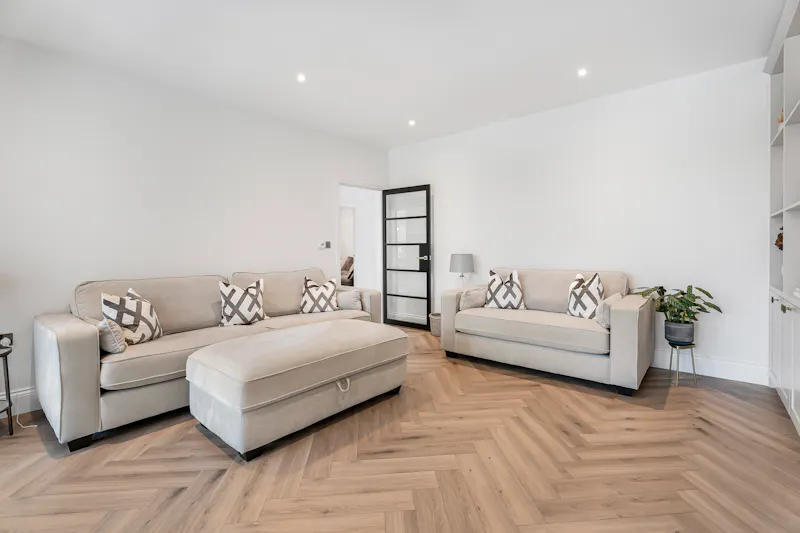 St Albans Modern Family Home, D2856 (photo 4)