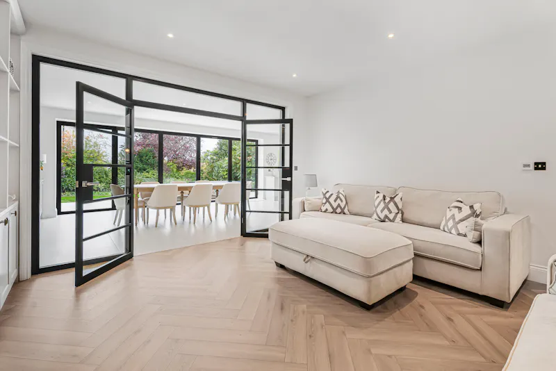 St Albans Modern Family Home, D2856 (photo 5)
