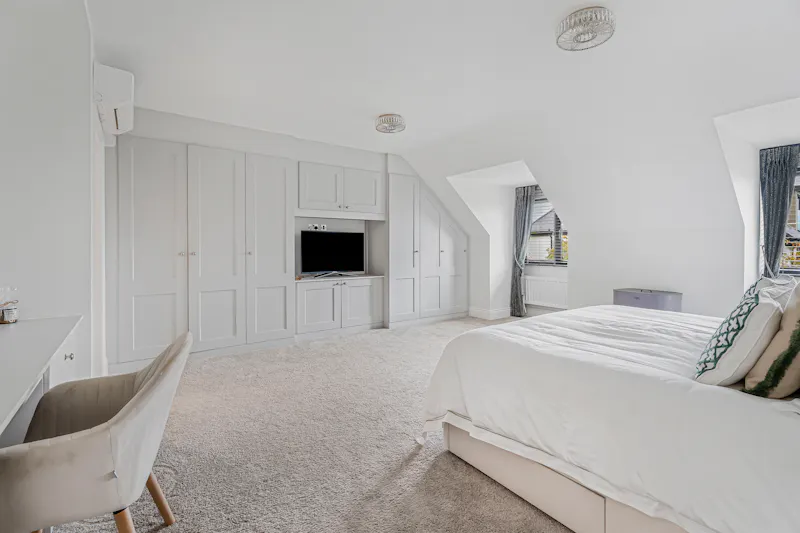 St Albans Modern Family Home, D2856 (photo 17)