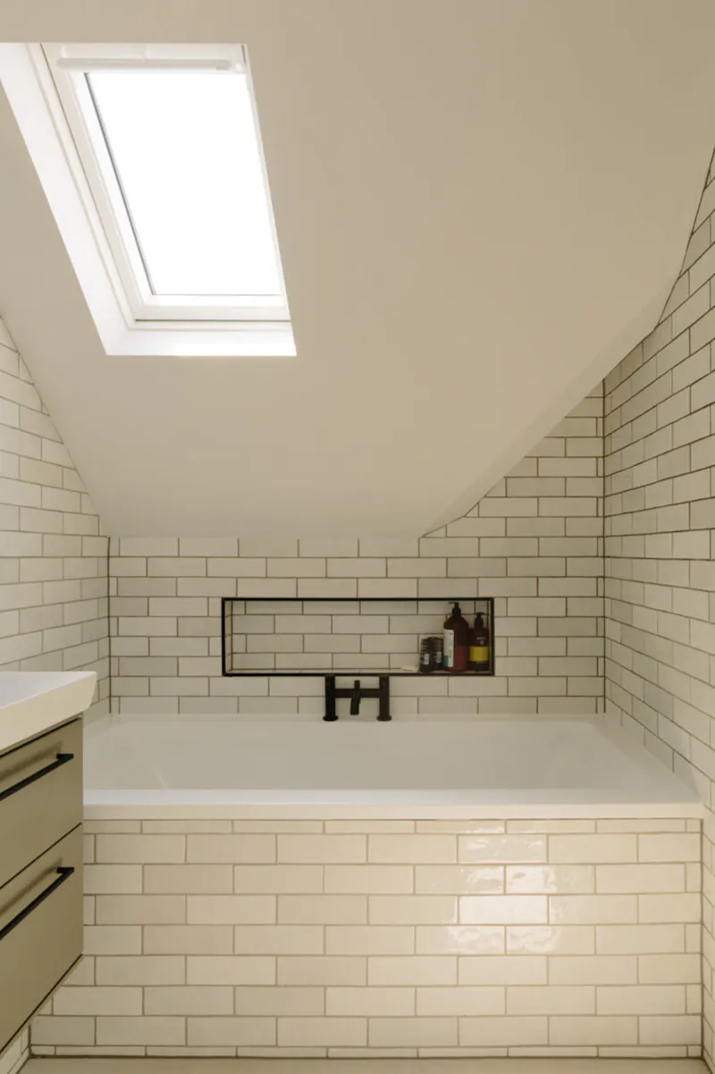 Bath at Stylish Hove house, B1993 (photo 51)