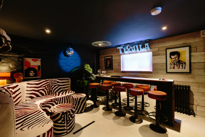 Bar at Stylish Hove house, B1993 (photo 53)