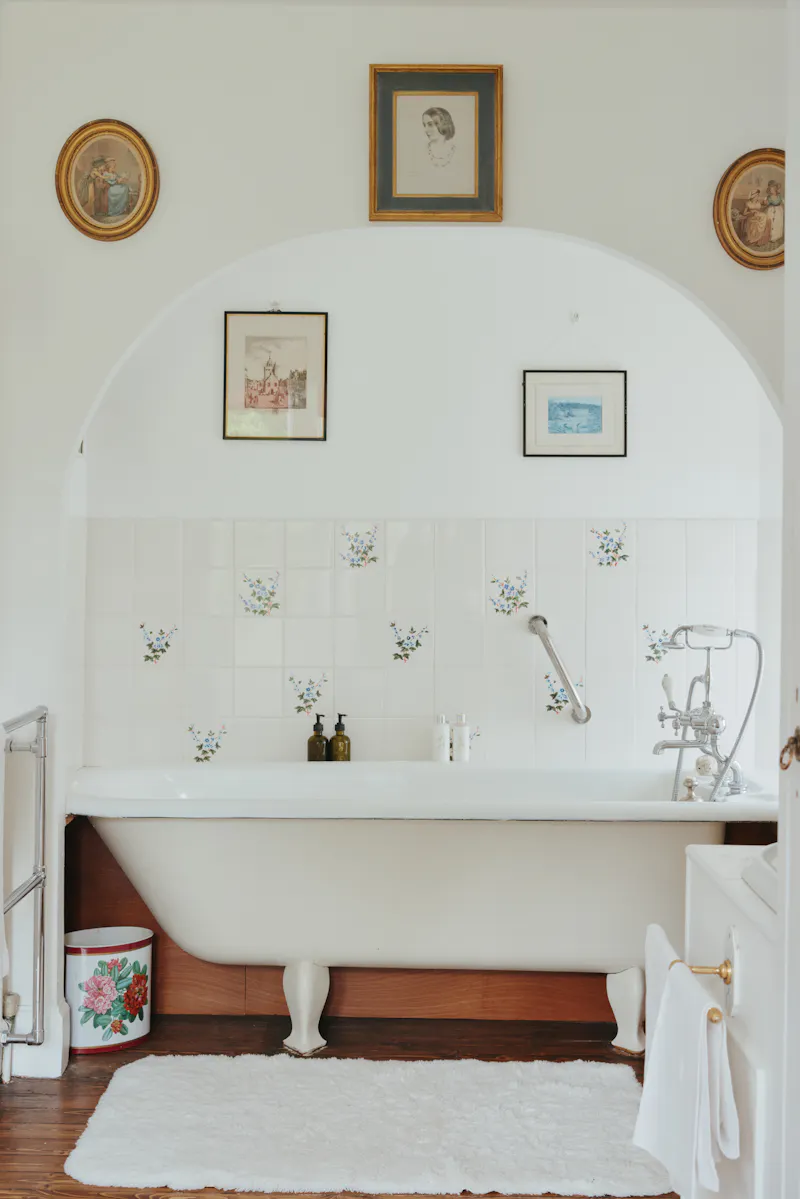 Whimsical Elgin country house, B2127 (photo 25)