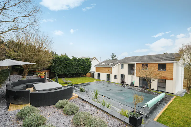 Garden at Modern suburban Bromley home, D2860 (photo 9)